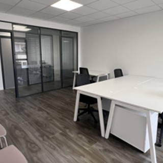 Bureau privé 23 m² 5 postes Location bureau Quai du Docteur Dervaux Asnières-sur-Seine 92600 - photo 1